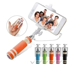 סלפי קומפקטי איכותי באריזה מהודרת, נפתח לאורך של 58 סנטימטר - מתחברת ב-Aux